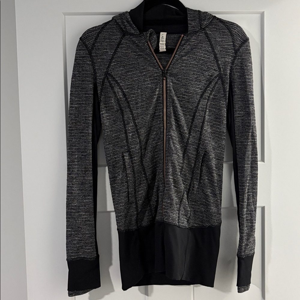 Lululemon - Grey and Black zip up Jacket - Size 4